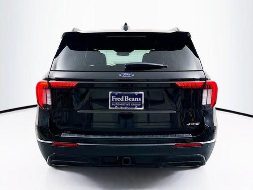 Agate Black Metallic 2026 Ford Explorer ST-Line