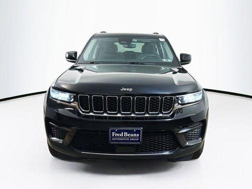 Diamond Black 2023 Jeep Grand Cherokee Laredo
