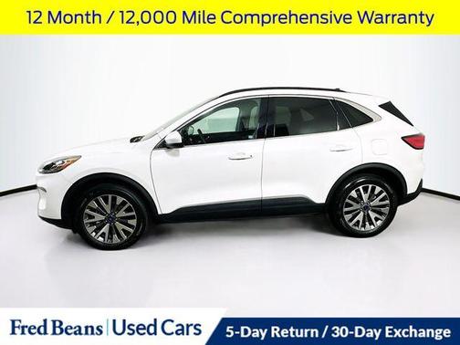 White Metallic 2022 Ford Escape Titanium