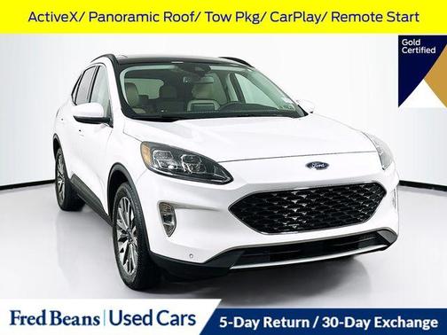 White Metallic 2022 Ford Escape Titanium