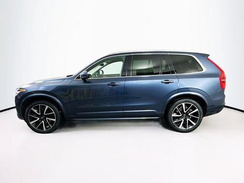 2022 Volvo XC90 T6 Momentum 7 Passenger