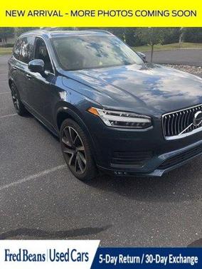 2022 Volvo XC90 T6 Momentum 7 Passenger