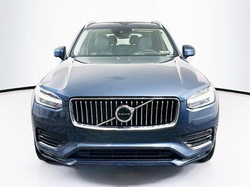 2022 Volvo XC90 T6 Momentum 7 Passenger