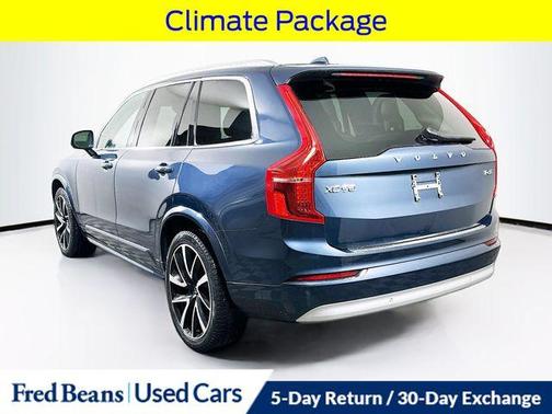 2022 Volvo XC90 T6 Momentum 7 Passenger