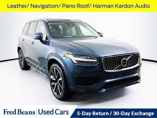 2022 Volvo XC90 T6 Momentum 7 Passenger