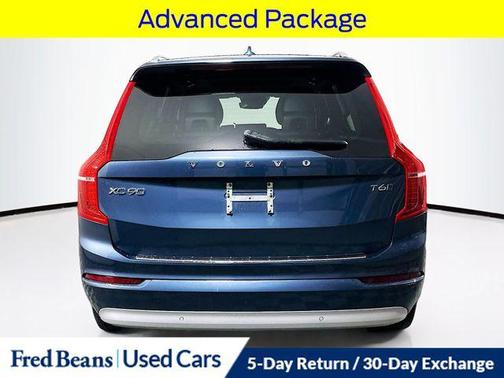2022 Volvo XC90 T6 Momentum 7 Passenger