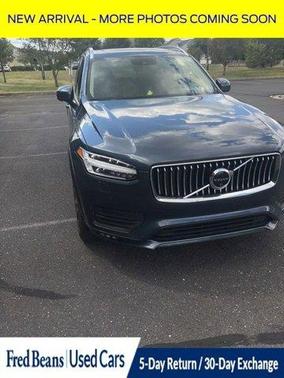 2022 Volvo XC90 T6 Momentum 7 Passenger
