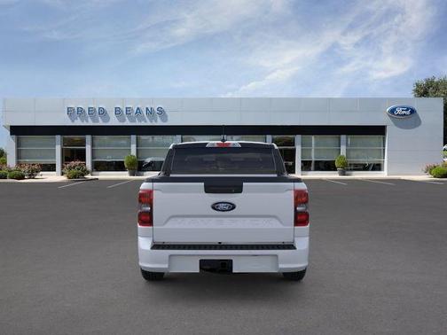 White Metallic 2026 Ford Maverick Lobo Standard