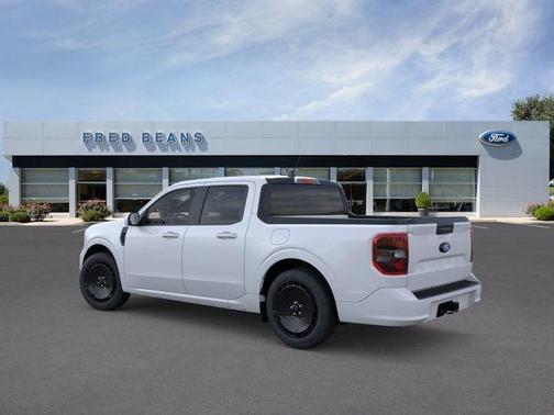 White Metallic 2026 Ford Maverick Lobo Standard