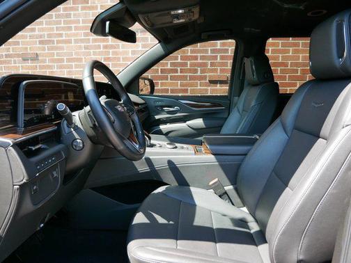 2022 Cadillac Escalade Luxury
