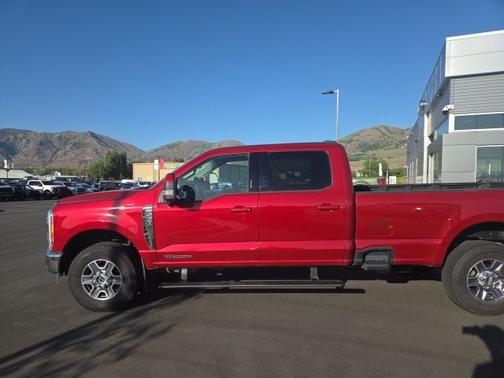 RAPID RED 2023 Ford F-250 LARIAT