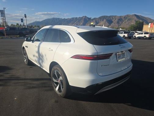 Fuji White 2023 Jaguar F-PACE P250 S