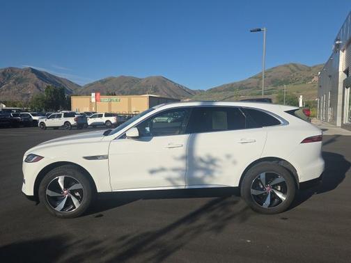 Fuji White 2023 Jaguar F-PACE P250 S