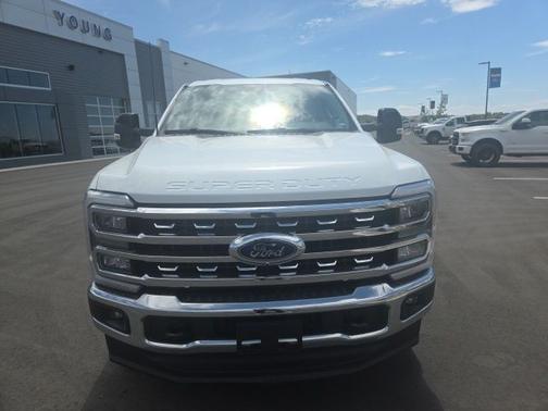 OXFORD WHITE 2026 Ford F-250 LARIAT