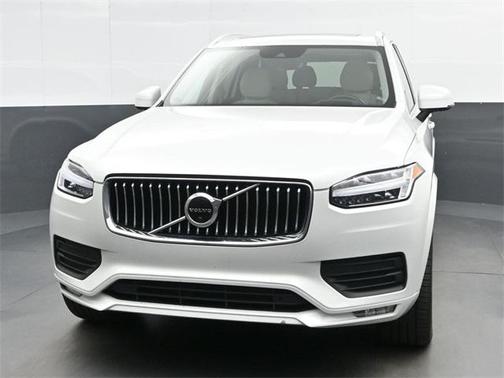 2022 Volvo XC90 T6 Momentum