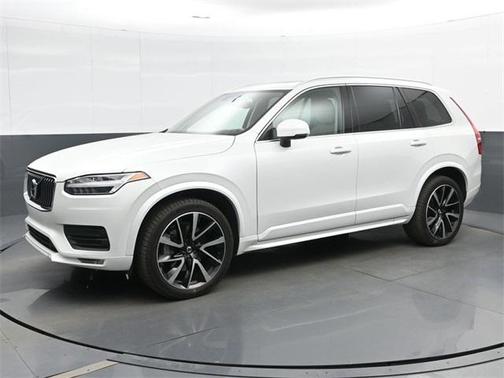 2022 Volvo XC90 T6 Momentum