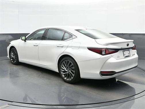 2024 Lexus ES 300h Ultra Luxury