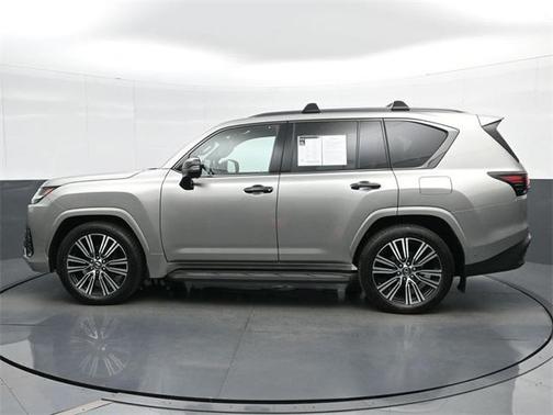2025 Lexus LX 700h Luxury