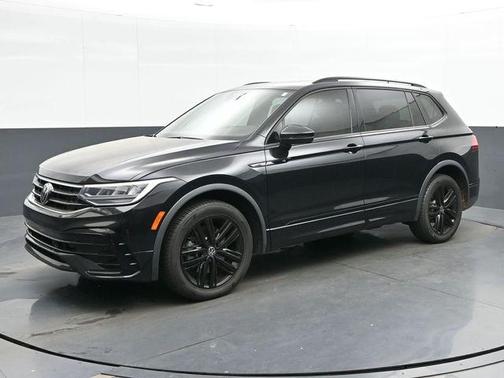 Deep Black 2022 Volkswagen Tiguan 2.0T SE R-Line Black