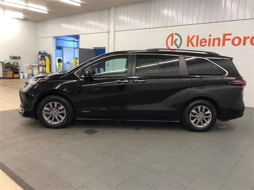 2021 Toyota Sienna XLE