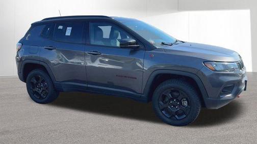 Granite Crystal Clearcoat Metallic 2023 Jeep Compass Trailhawk
