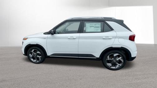 Lunar White w/Black Roof 2026 Hyundai VENUE SEL
