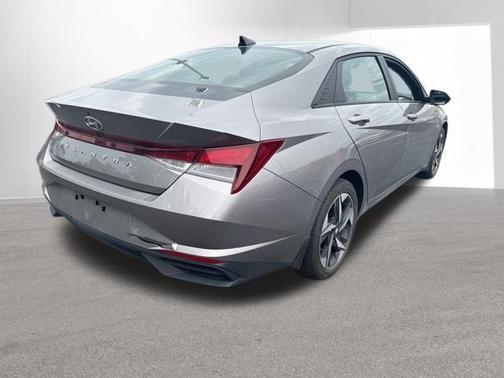 Metal 2023 Hyundai ELANTRA SEL