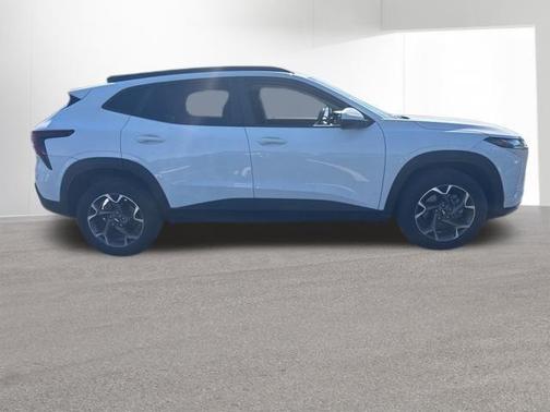 Summit White 2024 Chevrolet Trax LT