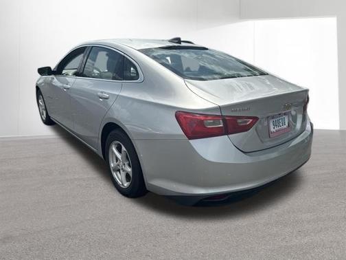 Silver Ice Metallic 2018 Chevrolet Malibu LS