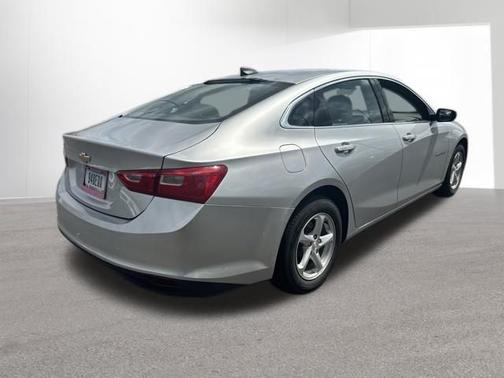 Silver Ice Metallic 2018 Chevrolet Malibu LS
