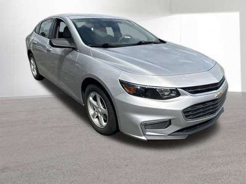 Silver Ice Metallic 2018 Chevrolet Malibu LS