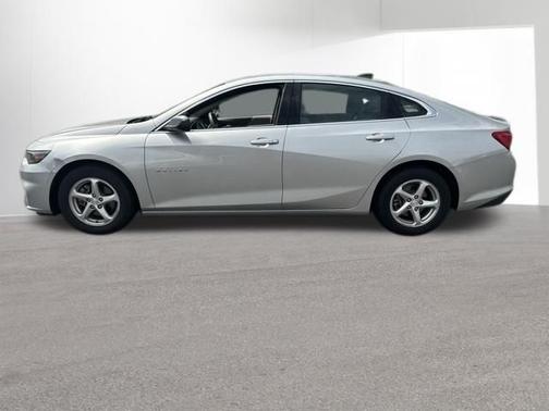 Silver Ice Metallic 2018 Chevrolet Malibu LS
