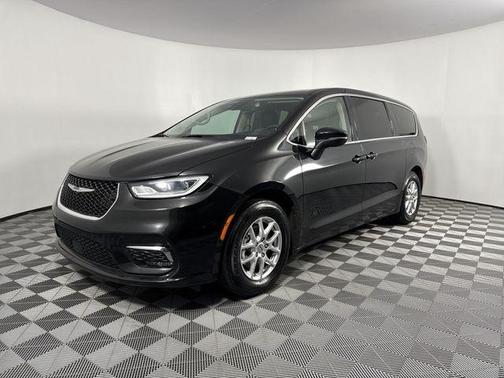 2023 Chrysler Pacifica Touring-L