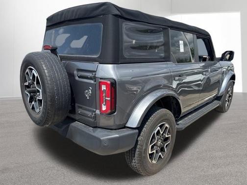 Carbonized Gray Metallic 2023 Ford Bronco Outer Banks
