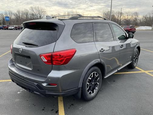 2019 Nissan Pathfinder SL
