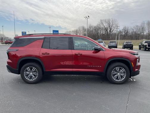 2025 Chevrolet Traverse LT