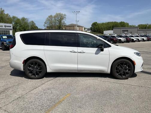 2023 Chrysler Pacifica Limited
