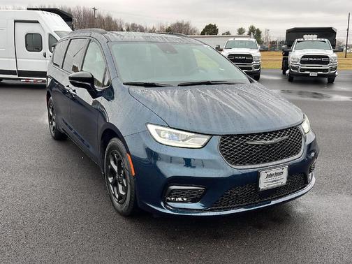 2025 Chrysler Pacifica Hybrid Select