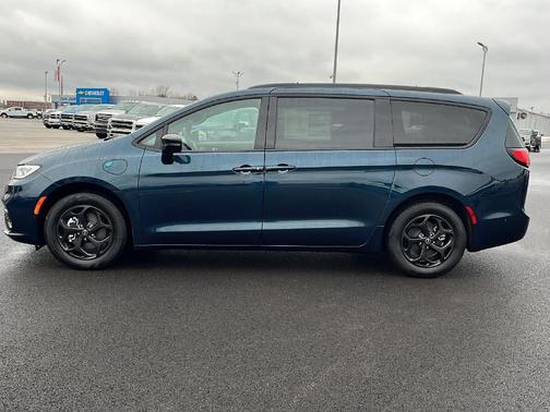 2025 Chrysler Pacifica Hybrid Select