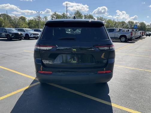 2022 Jeep Grand Cherokee L Laredo