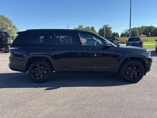 2022 Jeep Grand Cherokee L Laredo