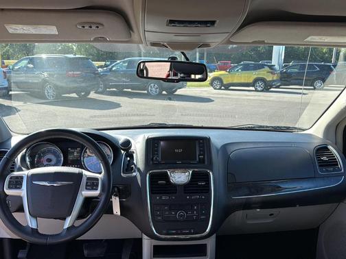 2015 Chrysler Town & Country Touring