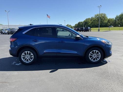 Atlas Blue 2022 Ford Escape SE