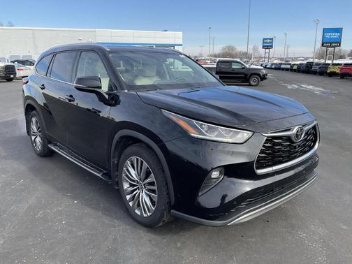 2022 Toyota Highlander Platinum
