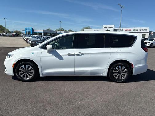 2022 Chrysler Pacifica Hybrid Touring L