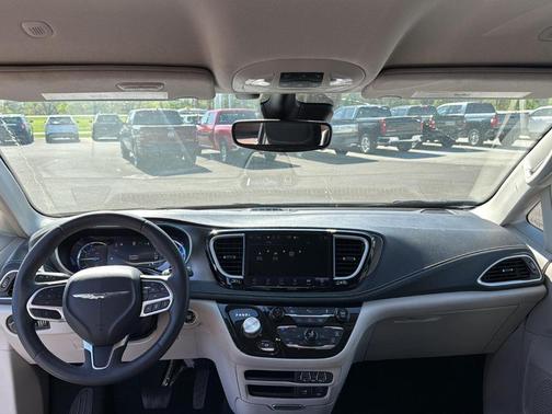 2022 Chrysler Pacifica Hybrid Touring L