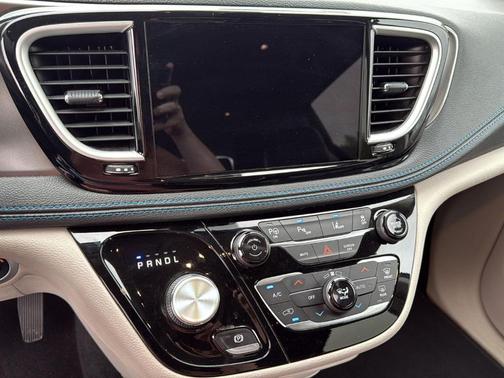 2021 Chrysler Pacifica Hybrid Touring L