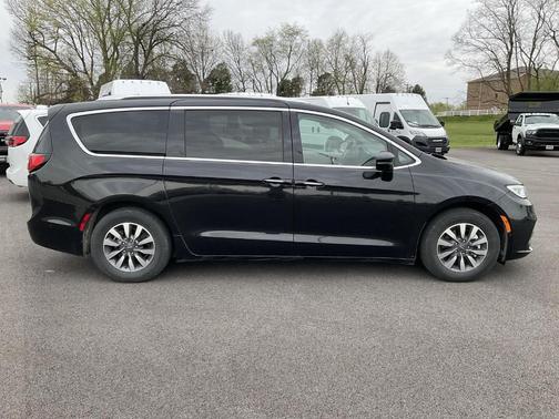 2021 Chrysler Pacifica Hybrid Touring L