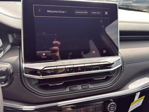 Bright White Clearcoat 2026 Jeep Compass Latitude