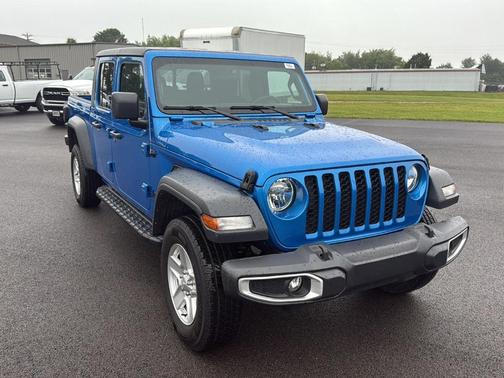 2023 Jeep Gladiator Sport